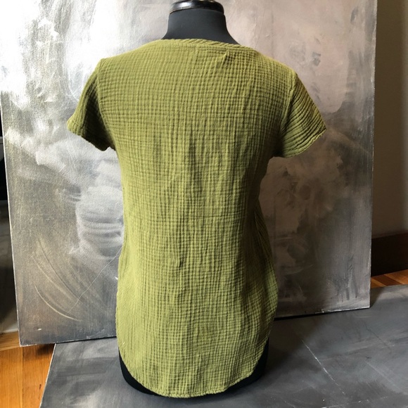 Cloth & Stone Olive Green V neck short sleeve tee - Picture 4 of 6